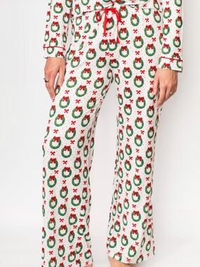 Royal Standard Clara Holiday Wreath Print Pajama Pants - NWT - M